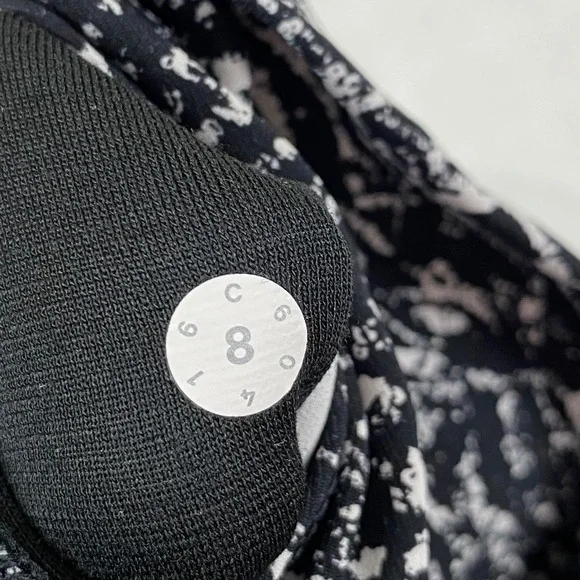 Lululemon‎ Wunder Under Hi-Rise Statement Leggings Black White Abstract Size 8 - Picture 9 of 9